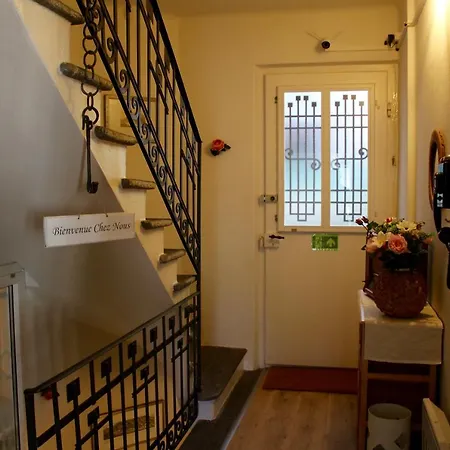 1912 - - Old Town Apartment