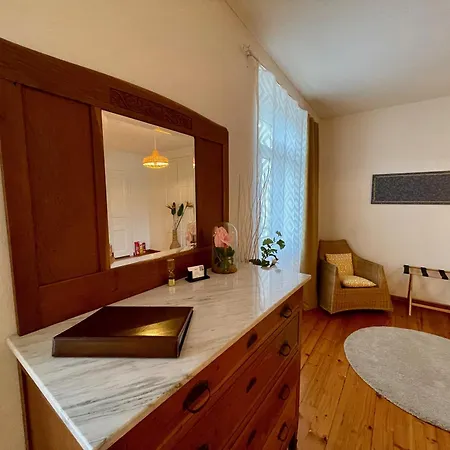 1912 - - Old Town Apartment *